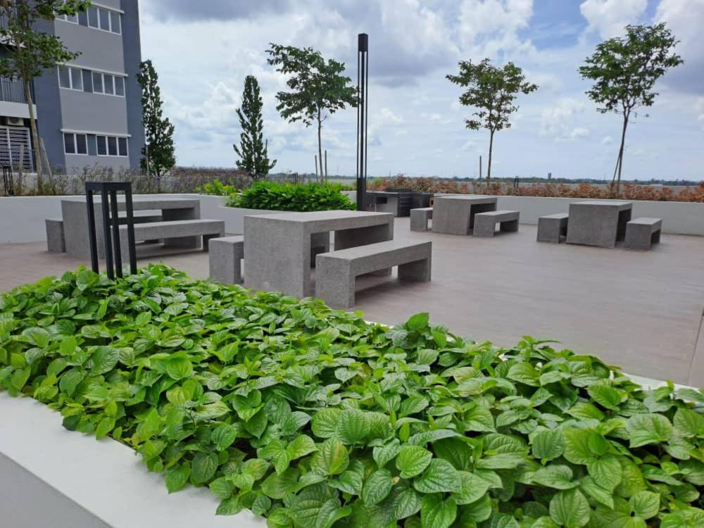 Impiana Homestay Near Putrajaya, Cyberjaya, Musliem Only,Wifi,Netflix Kampung Dengkil Buitenkant foto