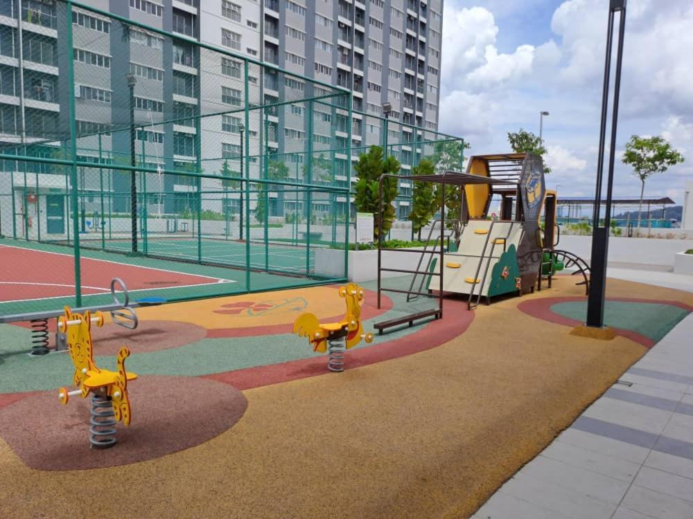 Impiana Homestay Near Putrajaya, Cyberjaya, Musliem Only,Wifi,Netflix Kampung Dengkil Buitenkant foto