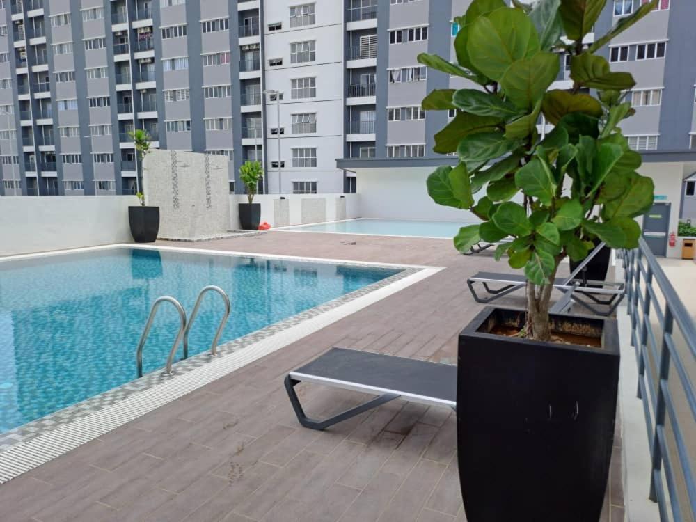 Impiana Homestay Near Putrajaya, Cyberjaya, Musliem Only,Wifi,Netflix Kampung Dengkil Buitenkant foto