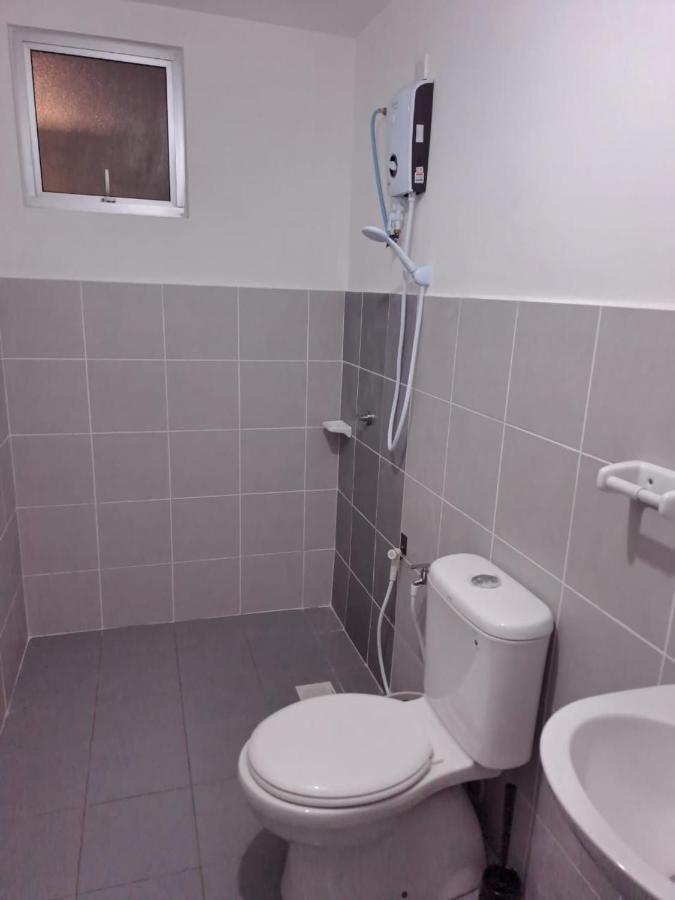 Impiana Homestay Near Putrajaya, Cyberjaya, Musliem Only,Wifi,Netflix Kampung Dengkil Buitenkant foto