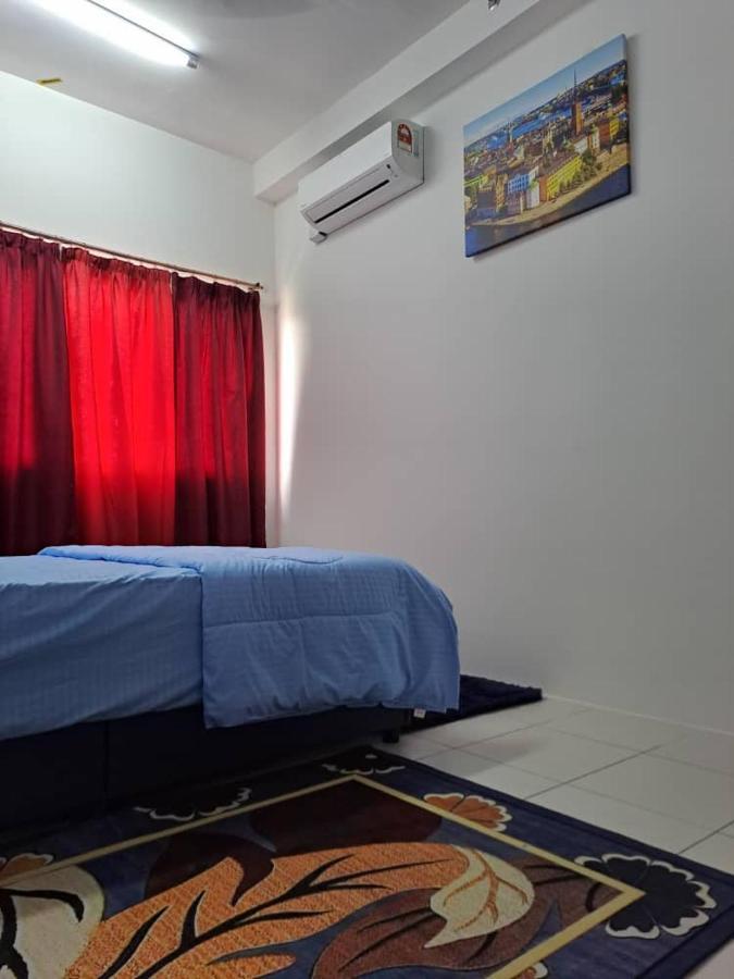 Impiana Homestay Near Putrajaya, Cyberjaya, Musliem Only,Wifi,Netflix Kampung Dengkil Buitenkant foto