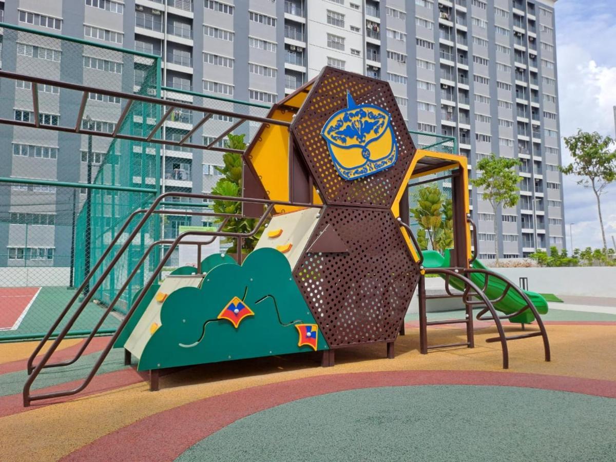 Impiana Homestay Near Putrajaya, Cyberjaya, Musliem Only,Wifi,Netflix Kampung Dengkil Buitenkant foto