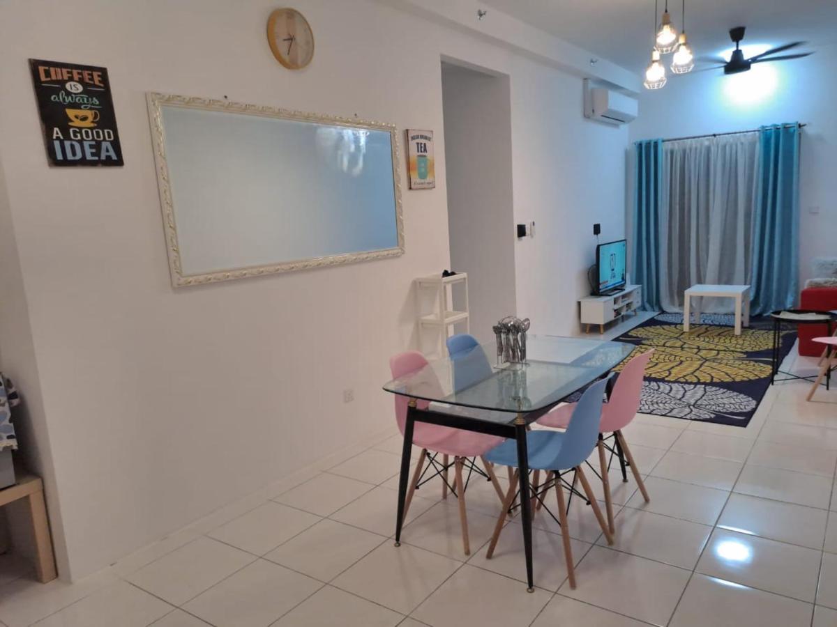 Impiana Homestay Near Putrajaya, Cyberjaya, Musliem Only,Wifi,Netflix Kampung Dengkil Buitenkant foto