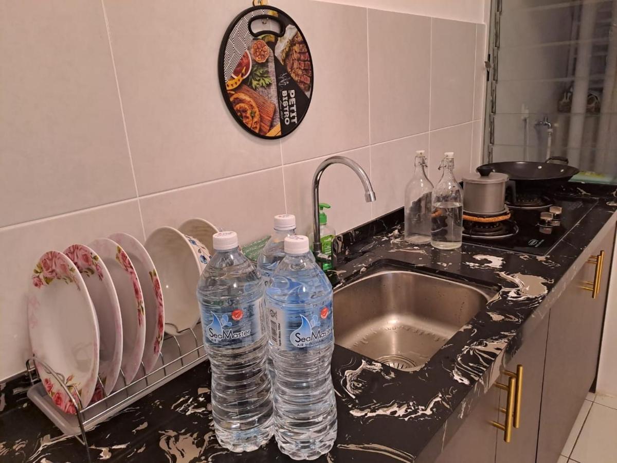 Impiana Homestay Near Putrajaya, Cyberjaya, Musliem Only,Wifi,Netflix Kampung Dengkil Buitenkant foto