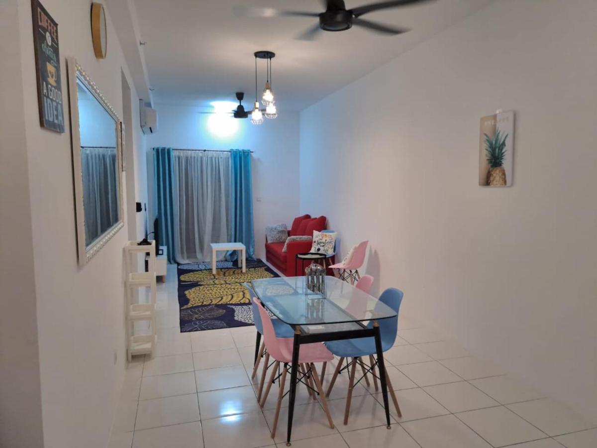 Impiana Homestay Near Putrajaya, Cyberjaya, Musliem Only,Wifi,Netflix Kampung Dengkil Buitenkant foto
