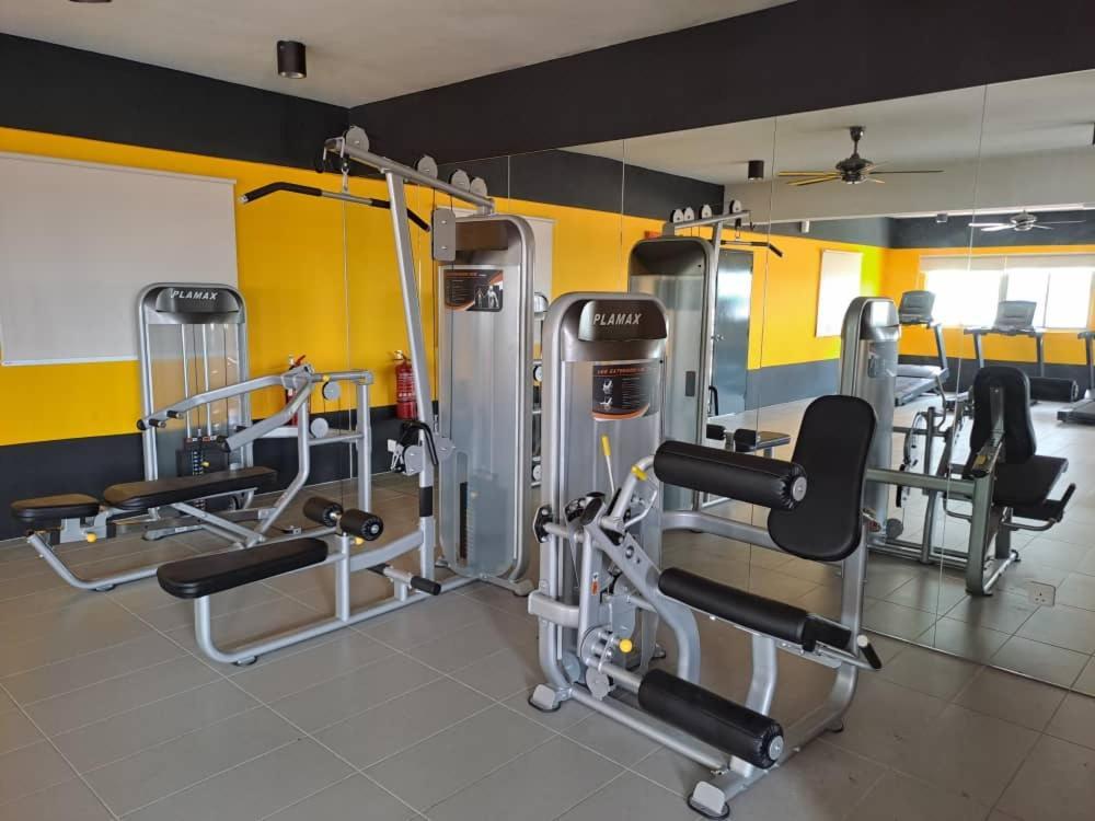 Impiana Homestay Near Putrajaya, Cyberjaya, Musliem Only,Wifi,Netflix Kampung Dengkil Buitenkant foto