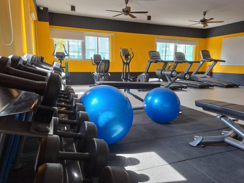 Impiana Homestay Near Putrajaya, Cyberjaya, Musliem Only,Wifi,Netflix Kampung Dengkil Buitenkant foto