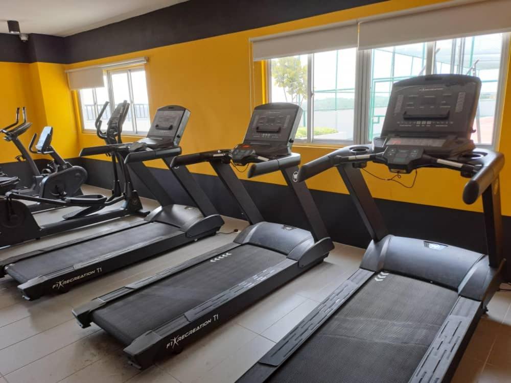 Impiana Homestay Near Putrajaya, Cyberjaya, Musliem Only,Wifi,Netflix Kampung Dengkil Buitenkant foto