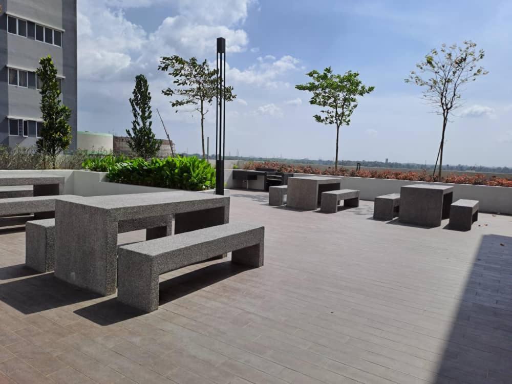 Impiana Homestay Near Putrajaya, Cyberjaya, Musliem Only,Wifi,Netflix Kampung Dengkil Buitenkant foto