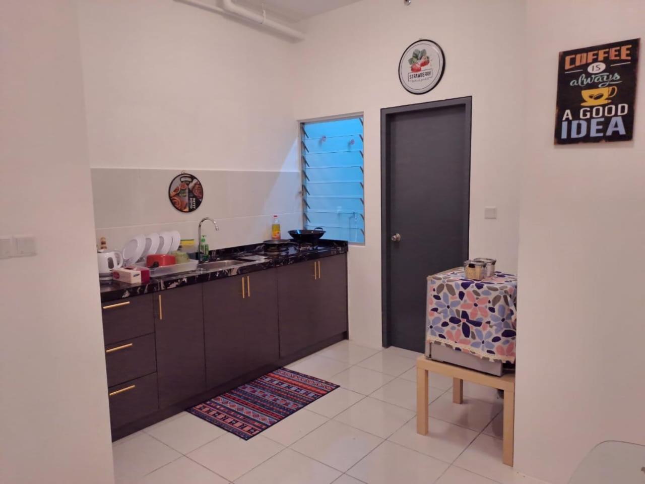 Impiana Homestay Near Putrajaya, Cyberjaya, Musliem Only,Wifi,Netflix Kampung Dengkil Buitenkant foto