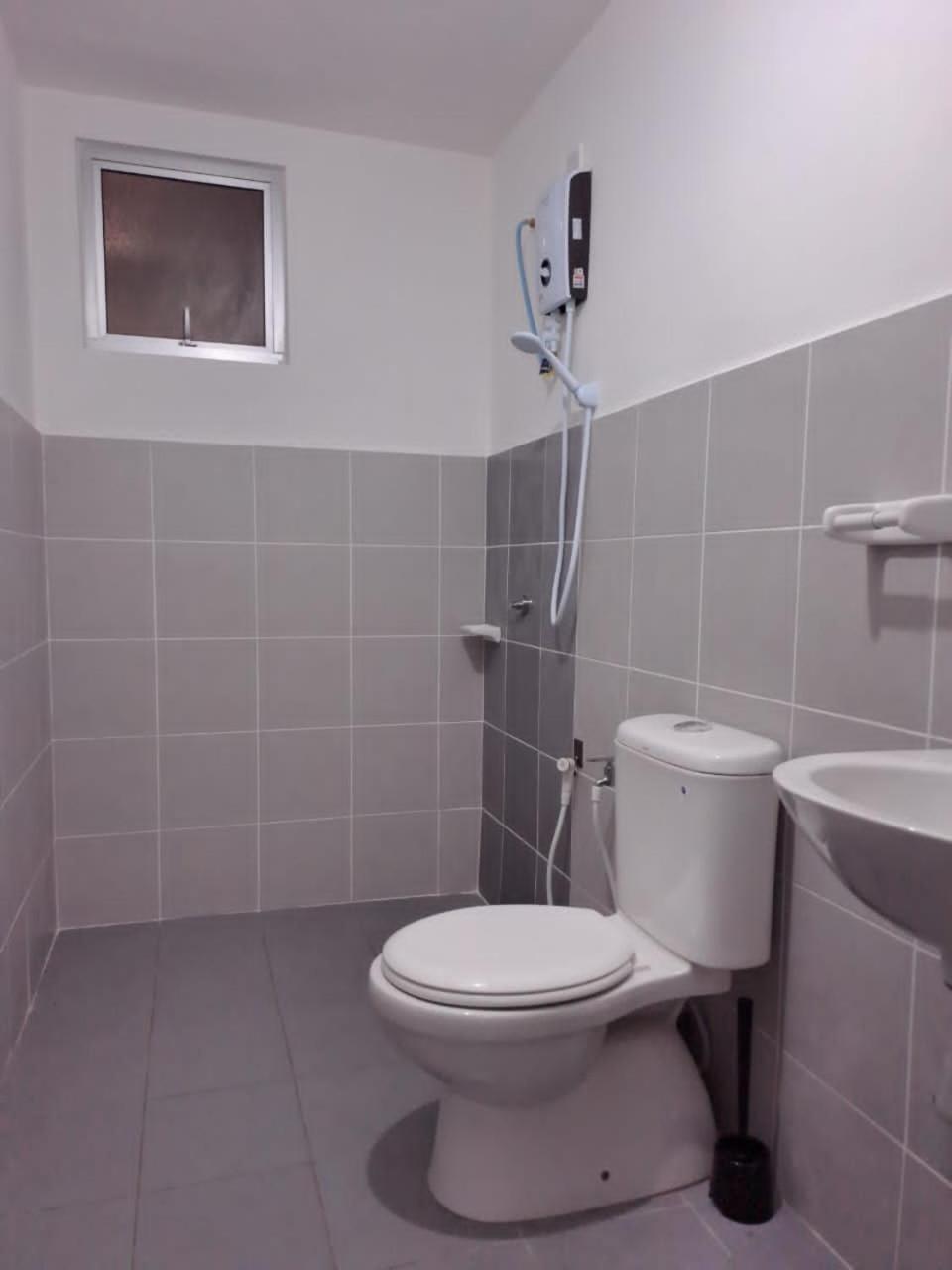 Impiana Homestay Near Putrajaya, Cyberjaya, Musliem Only,Wifi,Netflix Kampung Dengkil Buitenkant foto